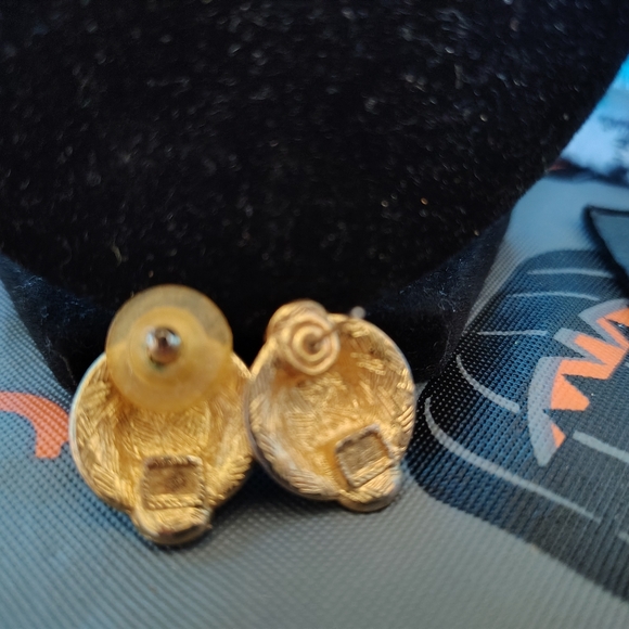 Faux pear earrings - Picture 3 of 3